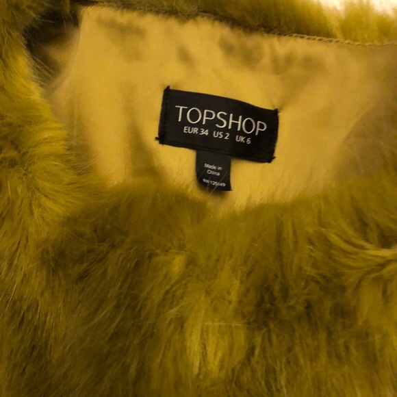 NW Topshop faux fur vest last day - Picture 4 of 5